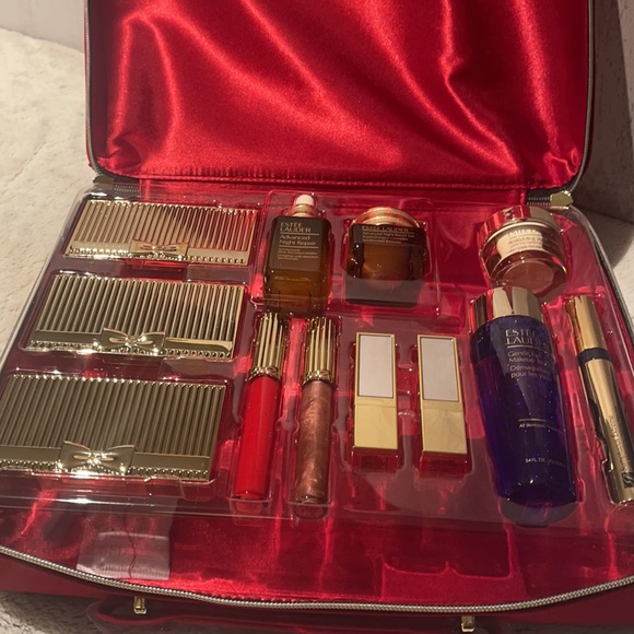 Ester Lauder 12 full-size favorites 😍💖🎁 - Picture 9 of 15